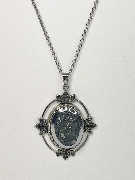 Antique Style Cameo Pendant Necklace